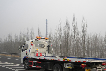24小时道路救援电话昆楚高速拖车公司G56救援公司平台广西高速救援拖车价格