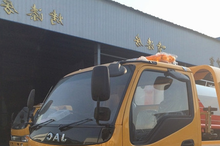 张涿高速G95道路救援维修搭电换胎送油流动补胎拖车修车